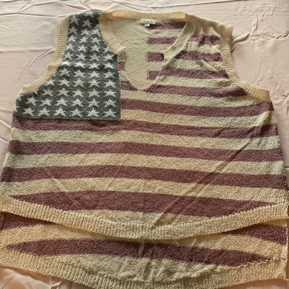 POL Tops - POL size large American Flag sleeveless Lightweight top